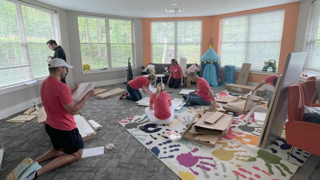 Aon volunteers revamping HEARTH's Community Room